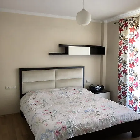 Pisha Apartment *